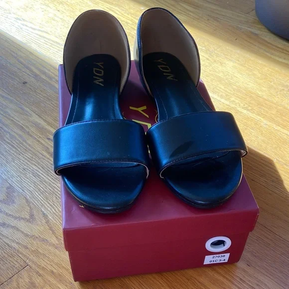 YDN Black Open-Toe Sandals - Picture 9 of 10